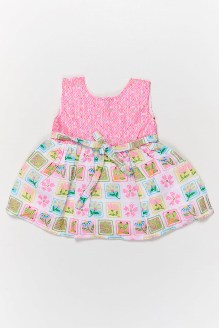 The Nesavu Baby Cotton Frocks Baby Girl Cotton Frock with Playful Cartoon Fruit Print for Casual Wear Nesavu Nesavu baby girl cartoon fruit print cotton frock – sleeveless and perfect for play