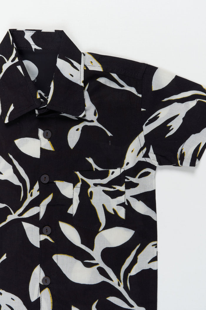 The Nesavu Boys Cotton Shirt Boys Leaf Print Cotton Shirt for Travel and Everyday Casuals Nesavu Nesavu boys cotton shirt with bold leaf print for holidays, travel and everyday wear