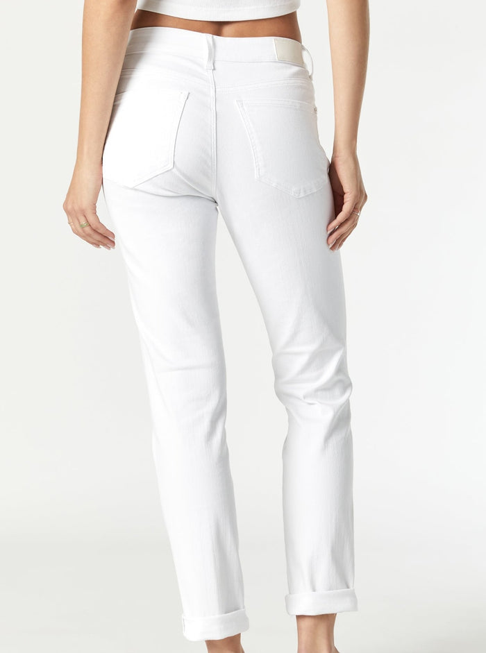 MAVI Jean Kathleen - Blanc, jean taille mi-haute et qui s'arrête aux chevilles. Vendu à Montréal.