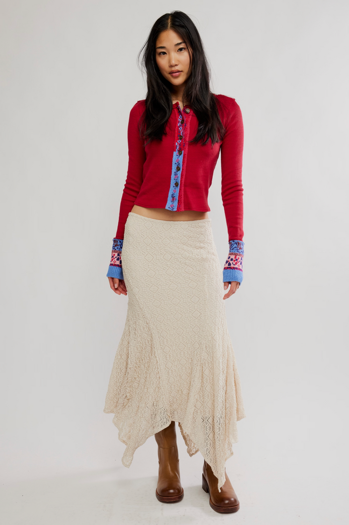 Noa Cardi in Crimson Combo