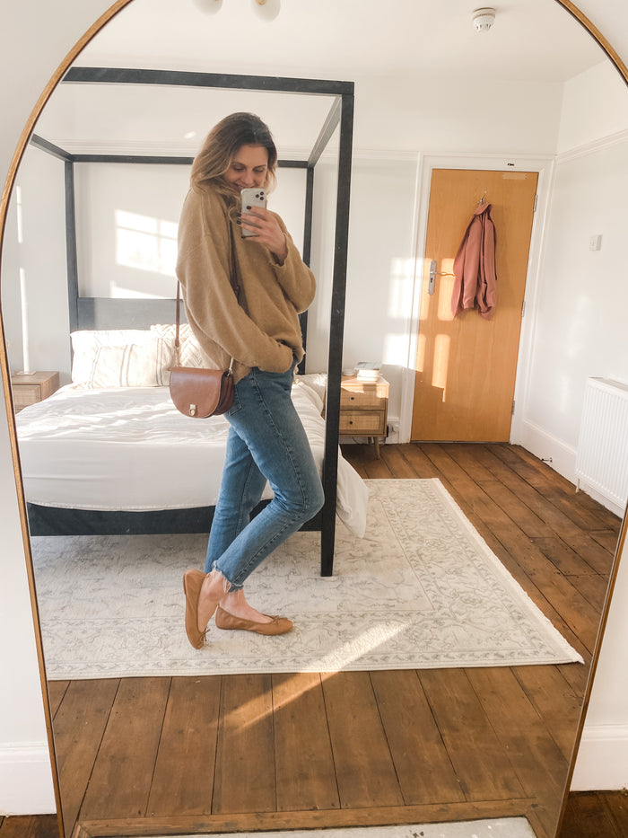 OLIVIA FLAT (TAN)