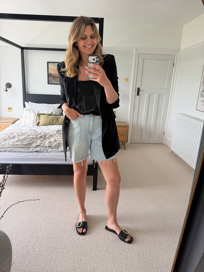 Tall woman with big feet warring large size shoes in sizes 8 9 10 11 12